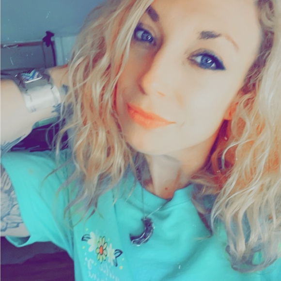 Meet your Posher, Lisa Robyn - Picture 1 of 14